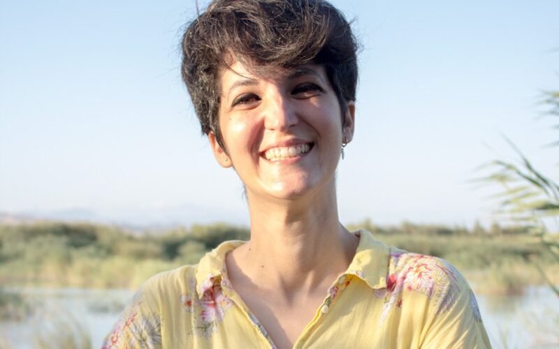 María Lidón Magdaleno presenta su obra ‘Quien me araña la espalda’