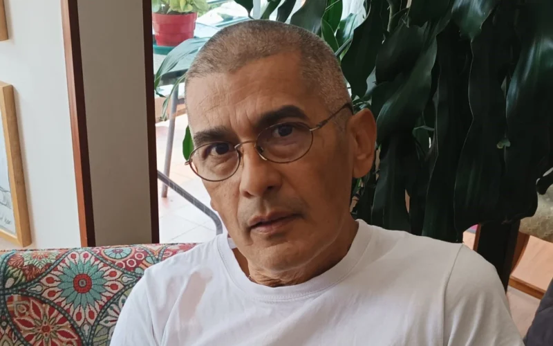 Luis Alejandro Chaves presenta «Monólogos desde mi soledad», una obra introspectiva que invita a la reflexión