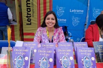 Éxito de convocatoria en la firma de libros de Anita Aldana en Sant Jordi 2025