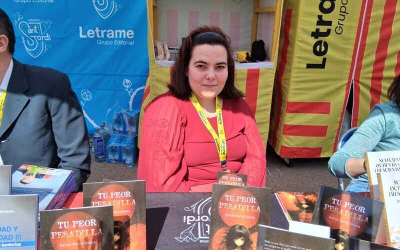 Aurora Sastre Guerra cautivó corazones en Sant Jordi 2025 con su primera novela “Tu peor pesadilla”