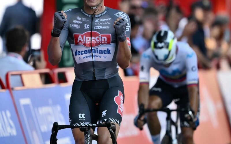 Philipsen se lleva al sprint la primera etapa y el jersey rojo de la Vuelta a España