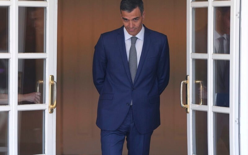 La valoración de Pedro Sánchez va en caída libre a mitad de la legislatura: saca una nota de un 3, sólo una décima más que Abascal