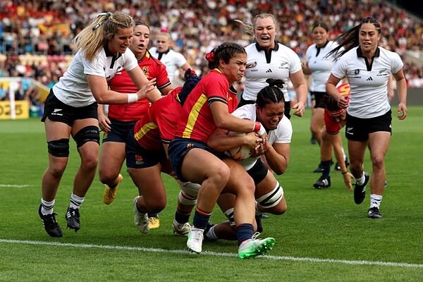 Premio y realismo: la selección española femenina aprende de Nueva Zelanda (54-8) la primera lección