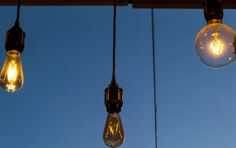 Precio de la luz hoy, sábado 23 de agosto, por horas: ligero repunte en el precio para empezar el fin de semana