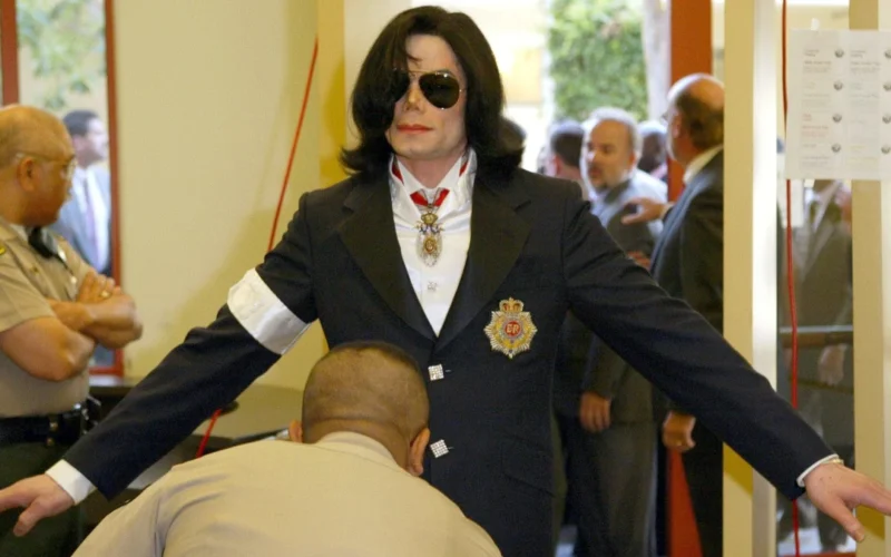 El ecándalo histórico: La caída del mito: Michael Jackson bajo la sombra del abuso