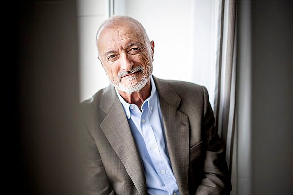 Arturo Pérez-Reverte: «La Monarquía, la Guardia Civil y el fútbol es lo único que une a los españoles. Nos han llenado de complejos y manipulaciones»