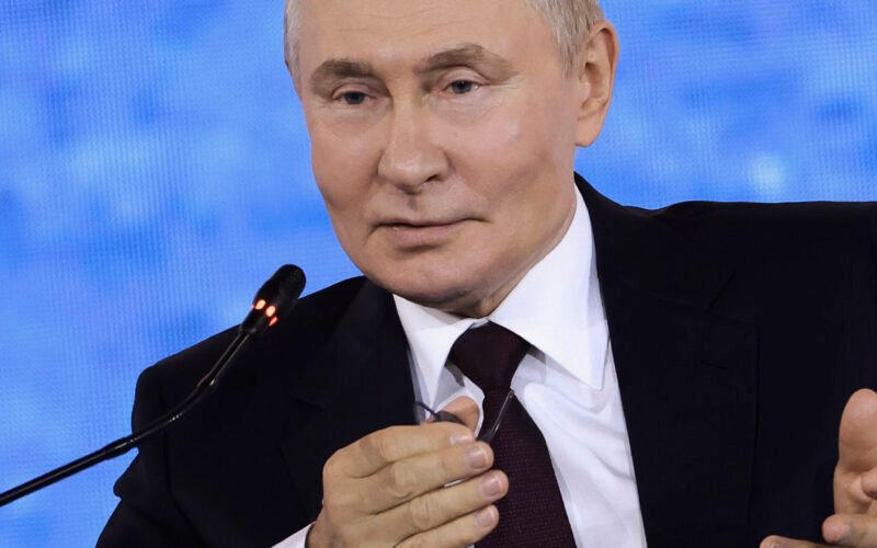 Putin avisa de que las tropas occidentales en Ucrania serían «objetivos legítimos» e insiste en que Zelenski vaya a Moscú