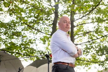 John Boyne: «Estamos en un nuevo mccarthismo en el que una opinión equivocada puede cambiar el juicio sobre una obra»