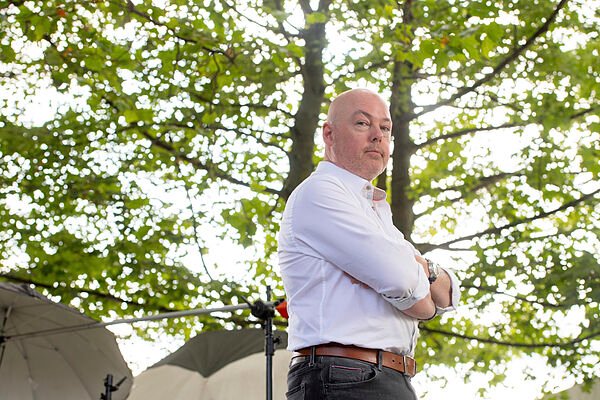 John Boyne: «Estamos en un nuevo mccarthismo en el que una opinión equivocada puede cambiar el juicio sobre una obra»