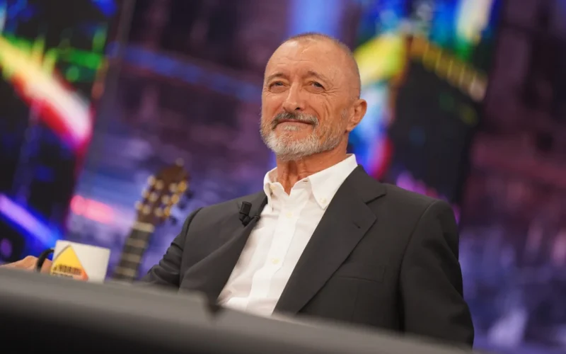 Arturo Pérez-Reverte, tajante contra Pedro Sánchez: «Está vendiendo hasta a su abuela»