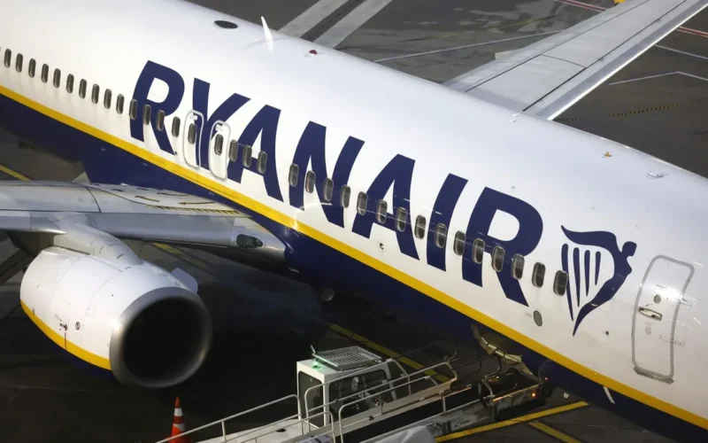 Multa a Ryanair de 1,34 millones por obstruir la investigación de abuso de mercado por su trato a las agencias de viaje