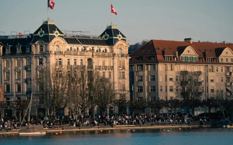 Pablo Casas, joven trabajador en Suiza, desmiente el mito del país: «Aguantar insultos en francés que ni siquiera entiendes no es plato de buen gusto para nadie»