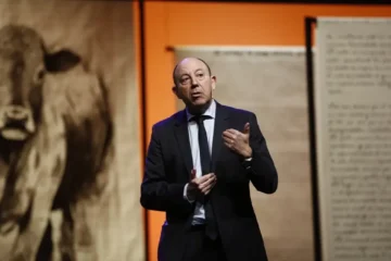 Gonzalo Bernardos, economista, da este consejo a quienes están a punto de jubilarse: “Es más importante que para los demás”