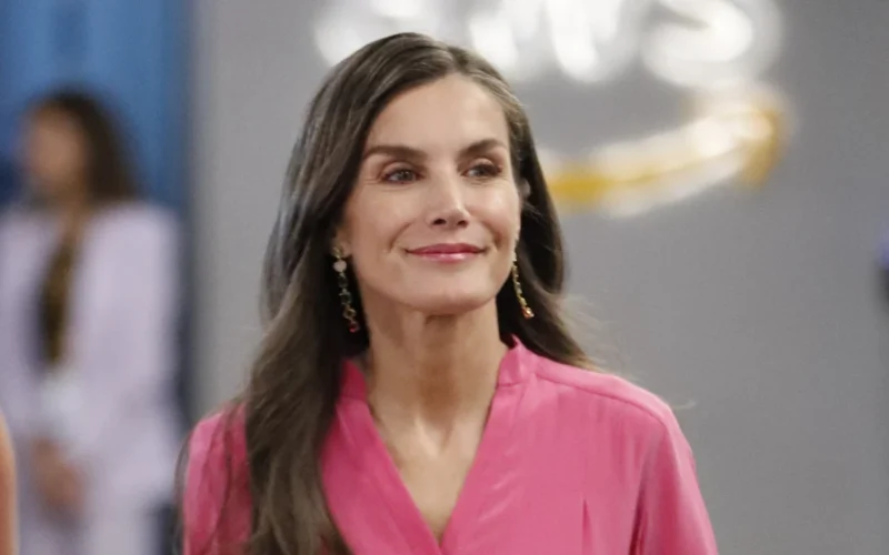 Amor, crisis y mucho humor: esta es una de las series favoritas de la Reina Letizia y la Familia Real