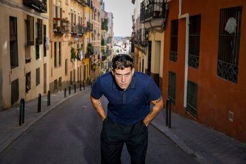 El renacer de Delaossa tras las drogas, el alcohol y la terapia: «Me iba a comprar una casa de dos plantas con piscina, pero me voy a quedar en el piso de mi abuela Trini»