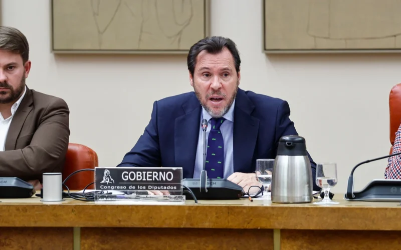 Puente se reunirá mañana con los sindicatos de maquinistas para evitar la huelga en Renfe del 9, 10 y 11 de febrero