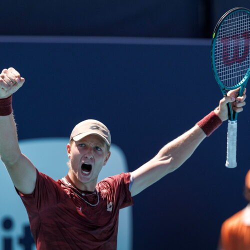 Martín Landaluce salva un punto de partido ante Korda y alcanza los cuartos de final en Miami