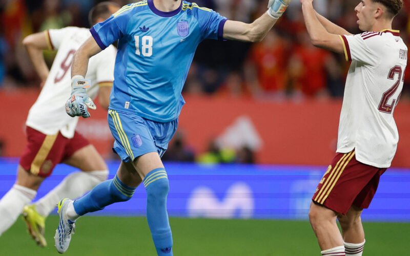 España, en el debut de Joan García, se aburre con Egipto y pide a gritos que empiece el Mundial