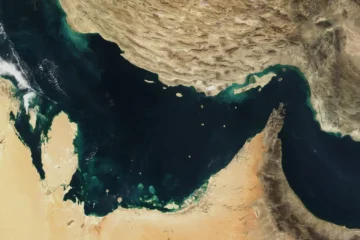 Más allá del Estrecho de Ormuz: los otros puntos clave del comercio mundial en el punto de mira por la guerra de Irán