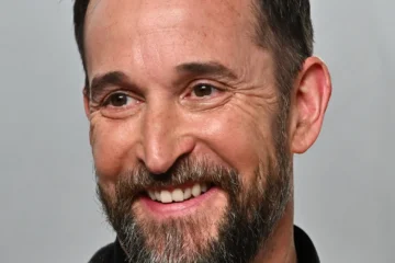 Tras hacer historia con ‘The Pitt’ en la gira de premios, Noah Wyle consigue una estrella en el Paseo de la Fama de Hollywood