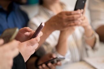 El Consejo de Europa duda sobre imponer vetos totales a los menores en las redes sociales