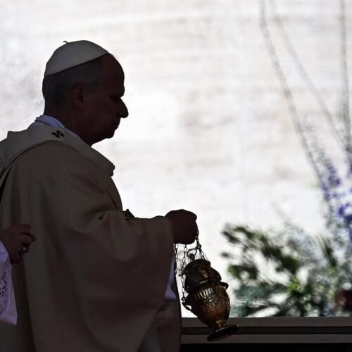 El Papa León XIV en su primer Domingo de Pascua: «¡Quienes tienen el poder de desatar las guerras elijan la paz!»