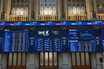 El Ibex 35 cede por la falta de avances geopolíticos