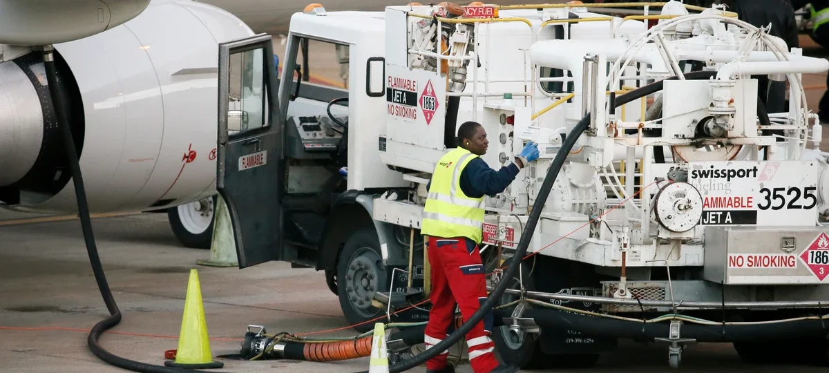 España, protegida del «robo» por «tankering» de queroseno en sus aeropuertos