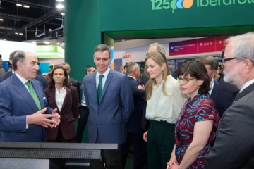 Sánchez y Aagesen visitan el stand de Iberdrola en WindEurope 2026