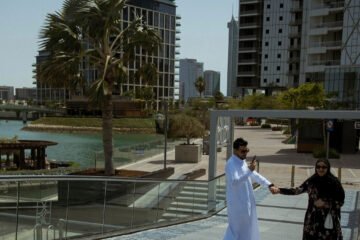 Alcohol, prostitución y misiles: la noche de Bahrein bajo la sombra de Irán