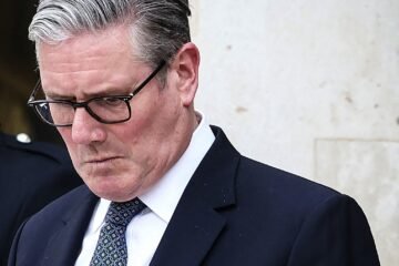 Starmer insiste en que no dimite y carga contra la oposición, a la que califica de «muy peligrosa» para el Reino Unido