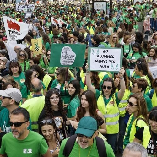 El profesorado echa un pulso a Llorca con la complicidad de la izquierda y a las puertas de los presupuestos: «La huelga sigue»