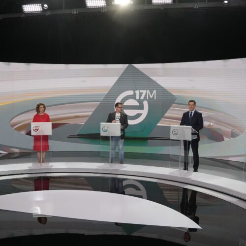 Los dardos cruzados entre los cinco candidatos en el debate de las elecciones andaluzas del 17-M: «Van todos en contra mía», se queja Moreno