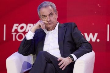 La Audiencia Nacional imputa al ex presidente Zapatero por blanqueo de capitales y la Policía registra la empresa de sus hijas