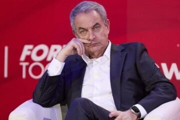 La Audiencia Nacional imputa al ex presidente Zapatero por tráfico de influencias y blanqueo y la Policía registra su despacho y la empresa de sus hijas