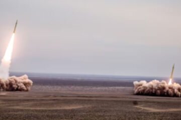 EEUU e Irán alcanzan un preacuerdo para ampliar la tregua 60 días más mientras siguen intercambiándose ataques