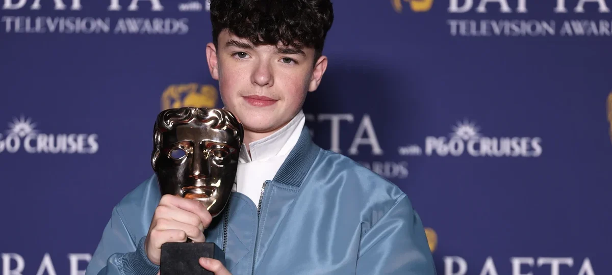 ‘Adolescencia’ arrasa en los BAFTA de televisión 2026 con cuatro premios y se consolida como el gran fenómeno del año