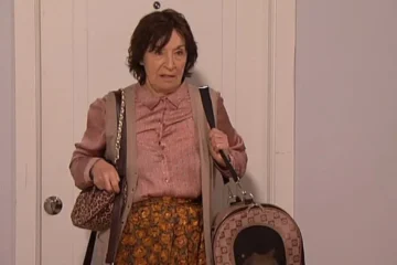 El «espíritu» de Fina se cuela dentro de Petra Martínez al hablar del problema de la vivienda en España: «Se ha colado la personaje esa»