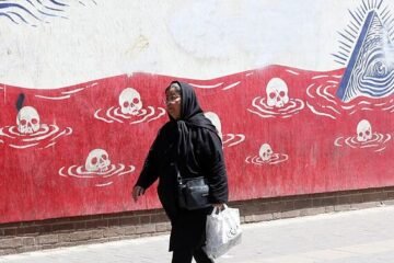 Irán y Estados Unidos intercambian ataques, poniendo en riesgo el mayor avance diplomático para la paz