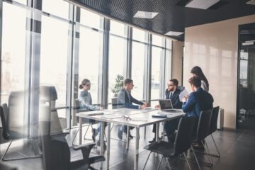La reunión empieza tarde, otra vez
