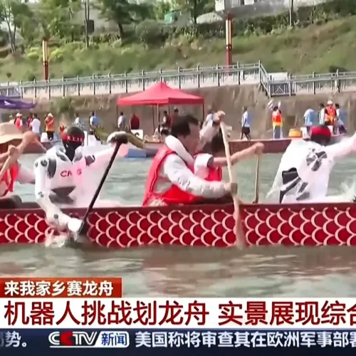 Robots humanoides se unieron a los atletas humanos en una regata de barcas en el suroeste de China
