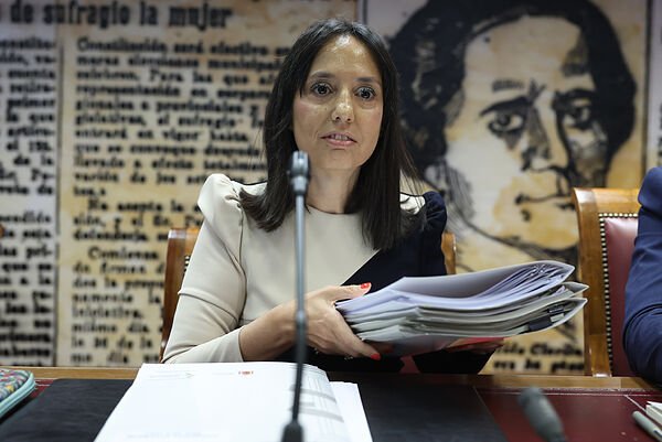 Quienes no dimiten, quienes no les cesan