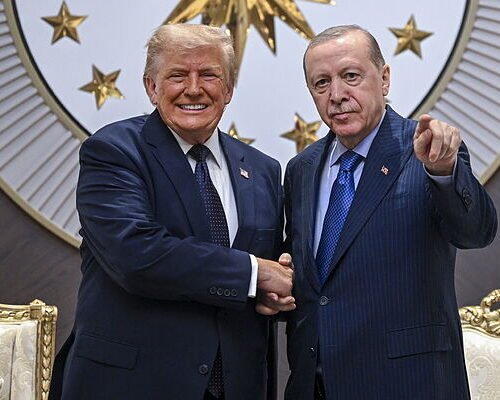 Trump amenaza directamente a España:  «Es un caso perdido, un aliado terrible, no vamos a hacer más negocios con ellos»