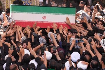 Irán castiga a Qatar, Kuwait y Bahréin tras los ataques de EEUU que golpearon cerca de donde hoy será enterrado Jamenei