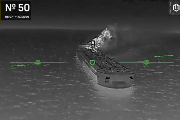 Ucrania alcanza otros 21 petroleros de la «flota fantasma» rusa en el mar de Azov