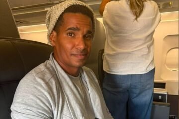 El artista disidente cubano Otero Alcántara llega a Miami, en exilio forzoso, tras cinco años de cárcel injusta