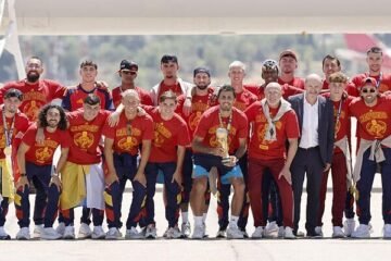 Celebración del Mundial de España, en Madrid: última hora de la fiesta, en directo | Los campeones llegan a España tras poner el Mundial de fútbol a sus pies