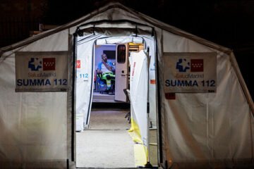 Noche de guardia con los médicos bajo un incendio