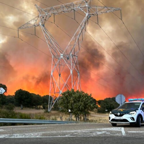 Preocupan los incendios en Extremadura y León mientras se dan por estabilizados los de Fermoselle (Zamora) y  la Vall d’Uixó (Castellón)