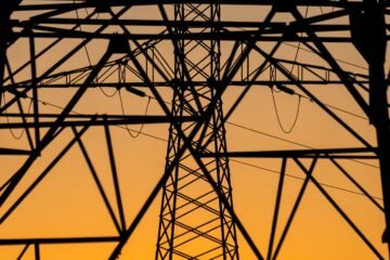 El Gobierno descubre ahora que las redes eléctricas eran el cuello de botella: abre la mano a 17.900 millones extra de inversión